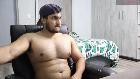 fatherfly001 online show from April 16, 9:39 pm