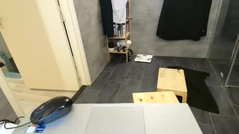 Snapshot of fattenmenow chatting on December 12, 2:26 am fattenmenow online show from December 12, 2:26 am