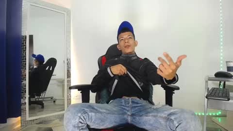 Favel Gomez online show from January 3, 1:03 pm