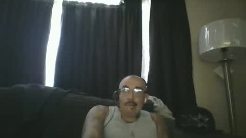 felixrlarios25 online show from May 12, 6:38 pm