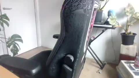 fem_alice_louis_dom online show from October 27, 11:56 am