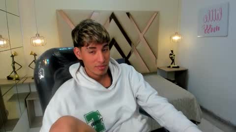 FER PHOENIX online show from December 22, 5:04 am