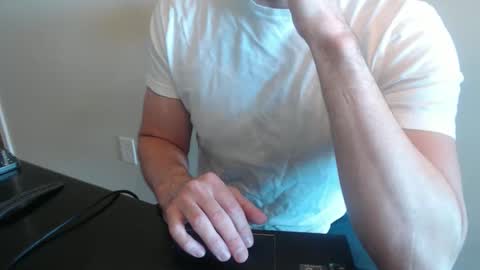 fithubby80 online show from November 5, 3:25 pm