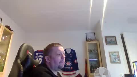 fluffy_espen online show from March 15, 8:55 am