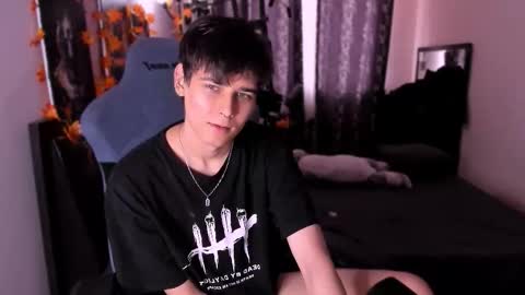 Foxicfu online show from December 4, 8:10 am