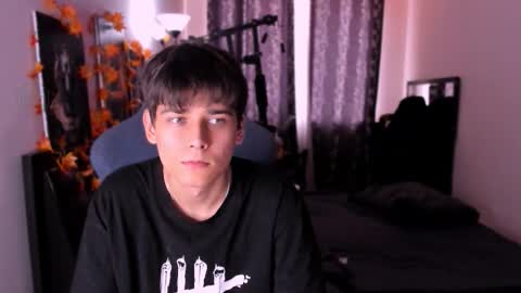 Foxicfu online show from December 3, 7:36 am