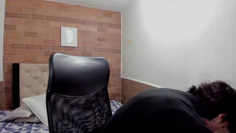   online show from December 4, 12:03 pm