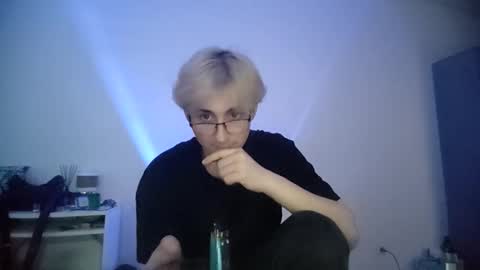 frill1 online show from March 1, 12:16 pm