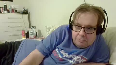 Snapshot of garyg930 chatting on October 24, 6:04 am Gary online show from October 24, 6:04 am