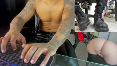 Snapshot of garywillplay chatting on October 15, 2:41 am garywillplay online show from October 15, 2:41 am