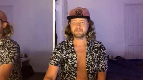 gcsurfer81 online show from February 25, 9:32 am