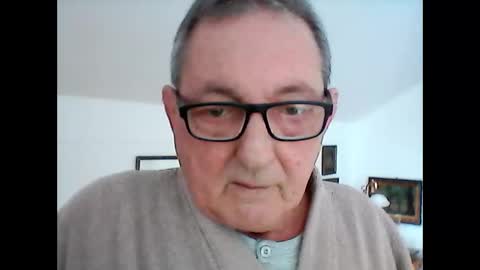 Snapshot of georg1412 chatting on February 11, 2:02 pm georg1412 online show from February 11, 2:02 pm