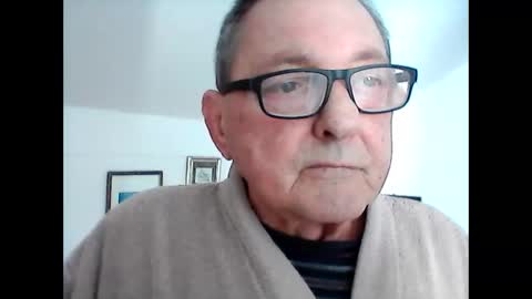 Snapshot of georg1412 chatting on February 9, 9:37 am georg1412 online show from February 9, 9:37 am