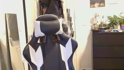 georgek0011 online show from April 12, 12:25 am