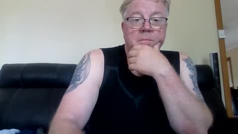 gimmmieoooo online show from February 8, 1:55 am