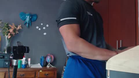 piggy boy online show from December 7, 2:46 pm