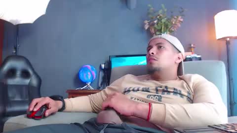 piggy boy online show from October 15, 4:47 pm