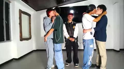 THOMAS AND DAMIAND online show from September 18, 6:10 pm