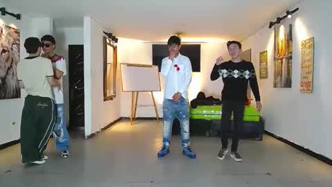 THOMAS AND DAMIAND online show from December 1, 6:55 pm