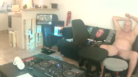 goldyguy011 online show from July 3, 3:45 am