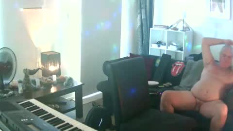 goldyguy011 online show from November 28, 1:09 am