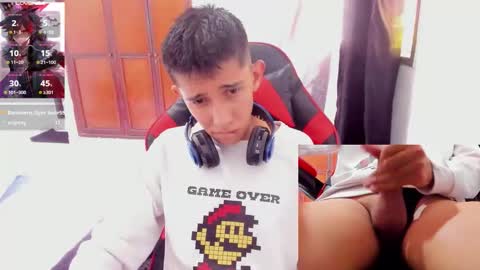 Snapshot of gomitaboy_1 chatting on October 19, 7:28 pm angel black online show from October 19, 7:28 pm