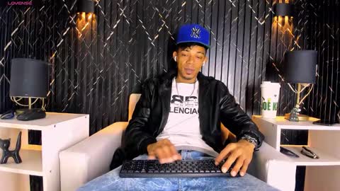 Snapshot of gregory_sforza chatting on October 6, 12:32 pm GregorySforza online show from October 6, 12:32 pm
