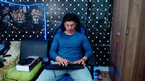 griego01 online show from September 17, 2:45 am