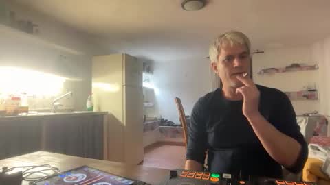 guardiannif_ online show from February 14, 7:20 pm