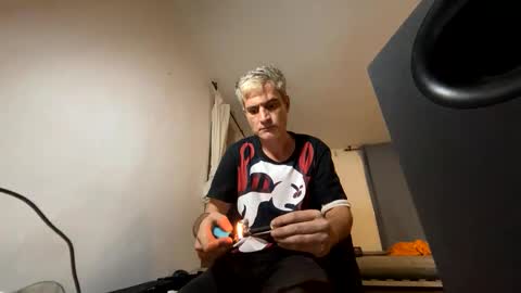 guardiannif_ online show from December 2, 9:26 pm