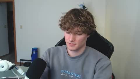 gucciboi4 online show from February 26, 5:14 pm