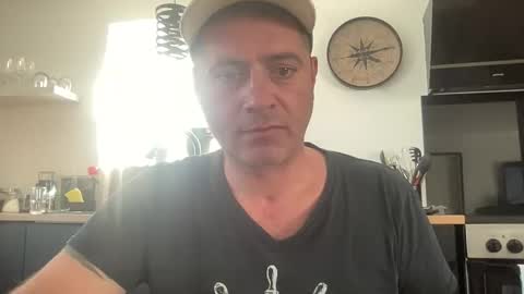 guil0 online show from October 4, 6:13 pm