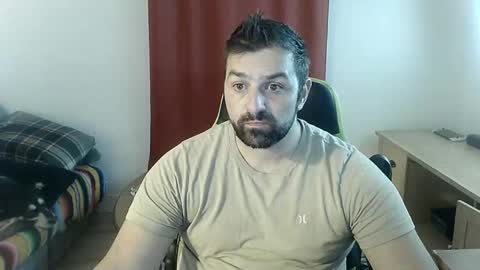 Snapshot of guillaume666286050 chatting on October 4, 8:19 am guillaume666286050 online show from October 4, 8:19 am
