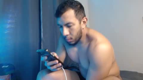 holl latino online show from January 9, 4:07 am