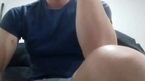 Snapshot of guts_san chatting on January 5, 2:38 am guts_san online show from January 5, 2:38 am