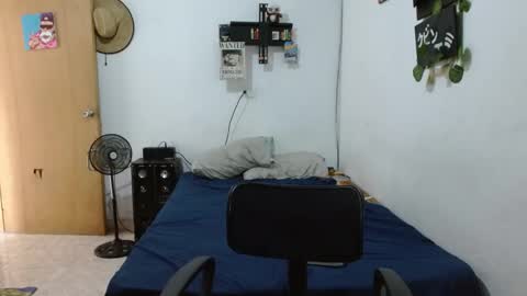Snapshot of guts_x chatting on December 5, 9:17 pm Guts online show from December 5, 9:17 pm