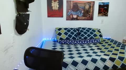 Snapshot of guts_x chatting on February 20, 6:24 pm Guts online show from February 20, 6:24 pm