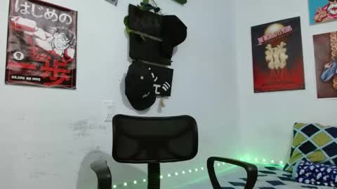Snapshot of guts_x chatting on February 21, 5:09 pm Guts online show from February 21, 5:09 pm