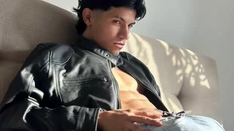 Snapshot of guts_x chatting on January 13, 5:55 pm Guts online show from January 13, 5:55 pm