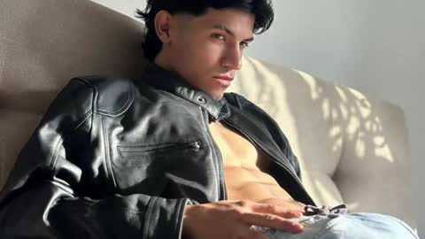 Snapshot of guts_x chatting on January 27, 5:37 pm Guts online show from January 27, 5:37 pm