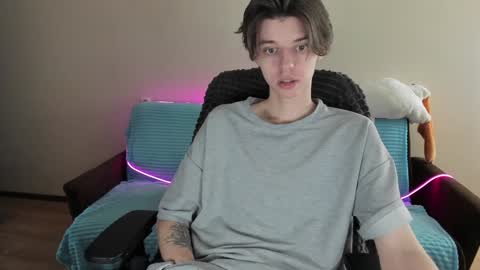 guy_liam1 online show from January 20, 1:00 pm