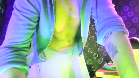 guyst049 online show from March 15, 5:30 pm