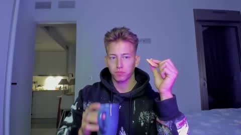 Oliver online show from December 14, 11:45 pm