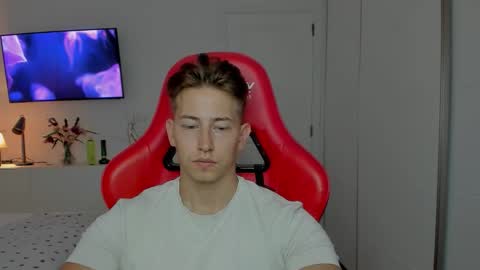 Oliver online show from October 18, 3:17 pm