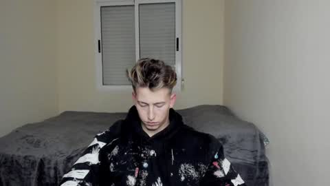 Oliver online show from December 16, 8:37 pm