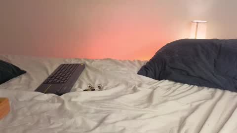 Independent       model  online show from January 14, 10:46 pm