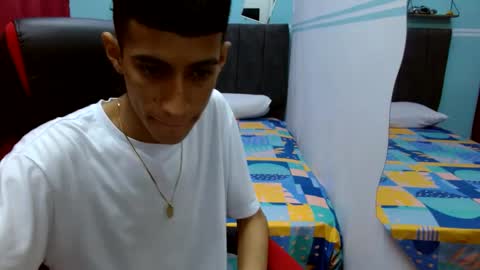 Snapshot of hamcummboy20 chatting on December 4, 1:25 am hamcummboy20 online show from December 4, 1:25 am