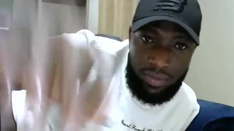 Snapshot of handsome_king30 chatting on December 17, 8:10 pm handsome king online show from December 17, 8:10 pm
