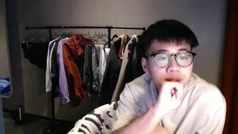 handsome_mannn online show from March 3, 12:56 am