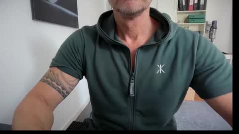 hanky online show from October 13, 9:37 am